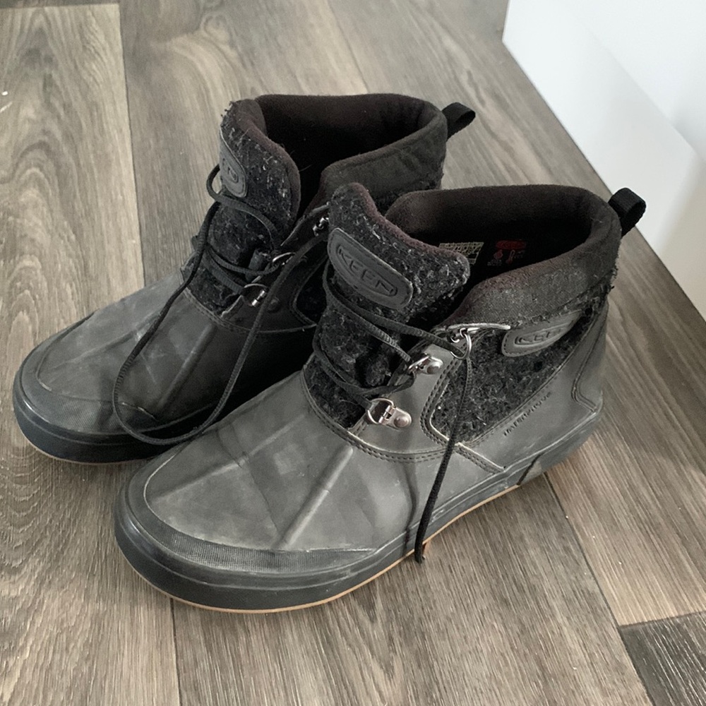 Keen winter boots size 7